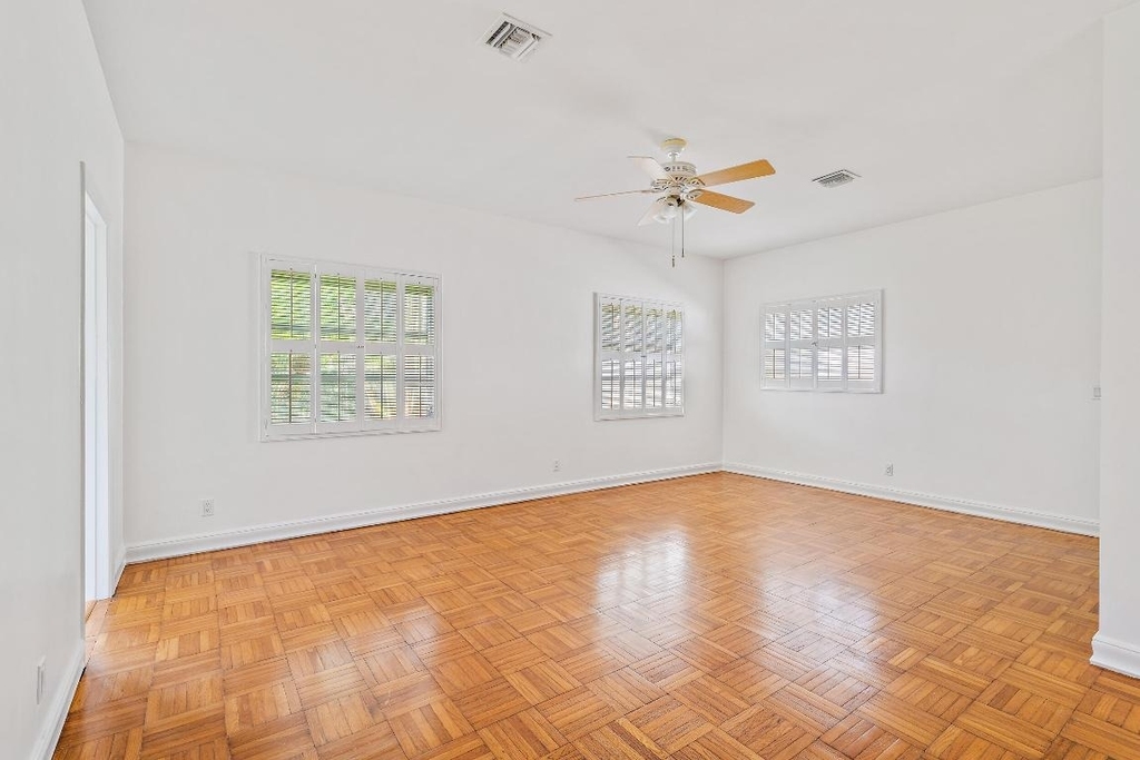 210 Russlyn Drive - Photo 8