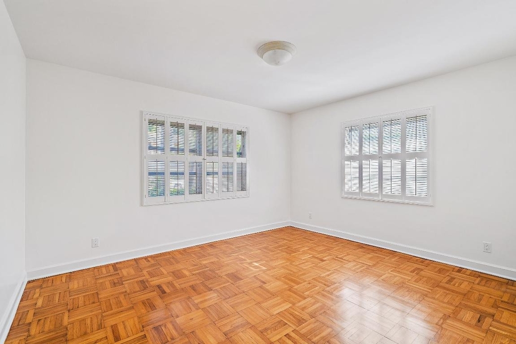 210 Russlyn Drive - Photo 10
