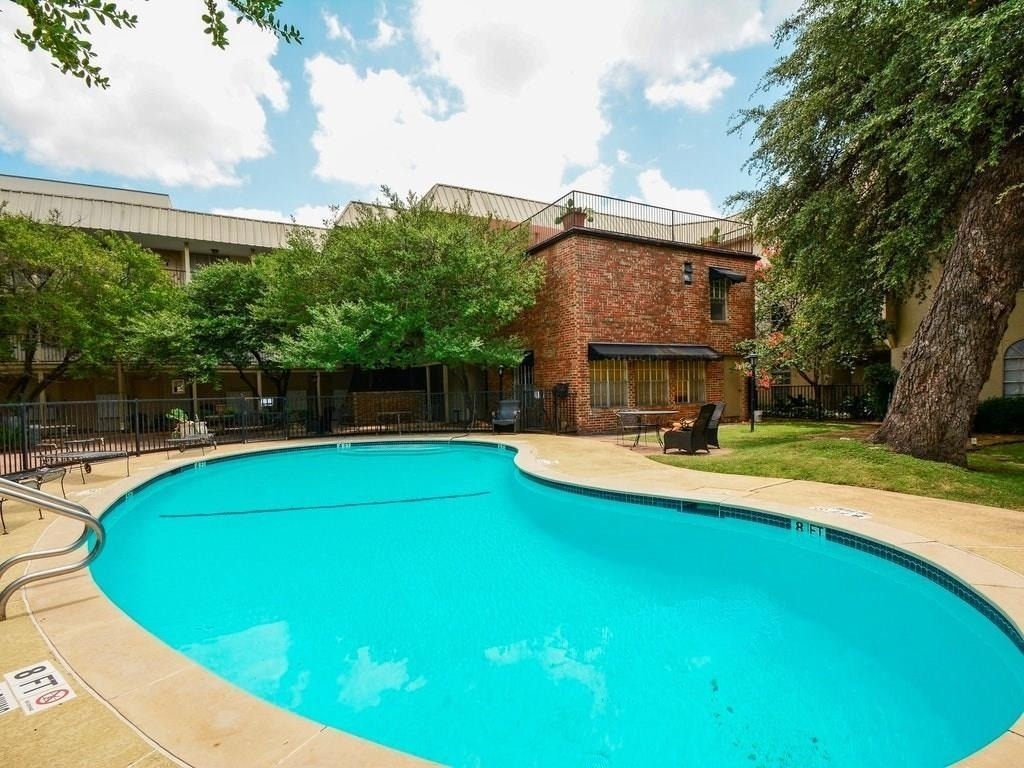 910 Duncan Ln - Photo 3