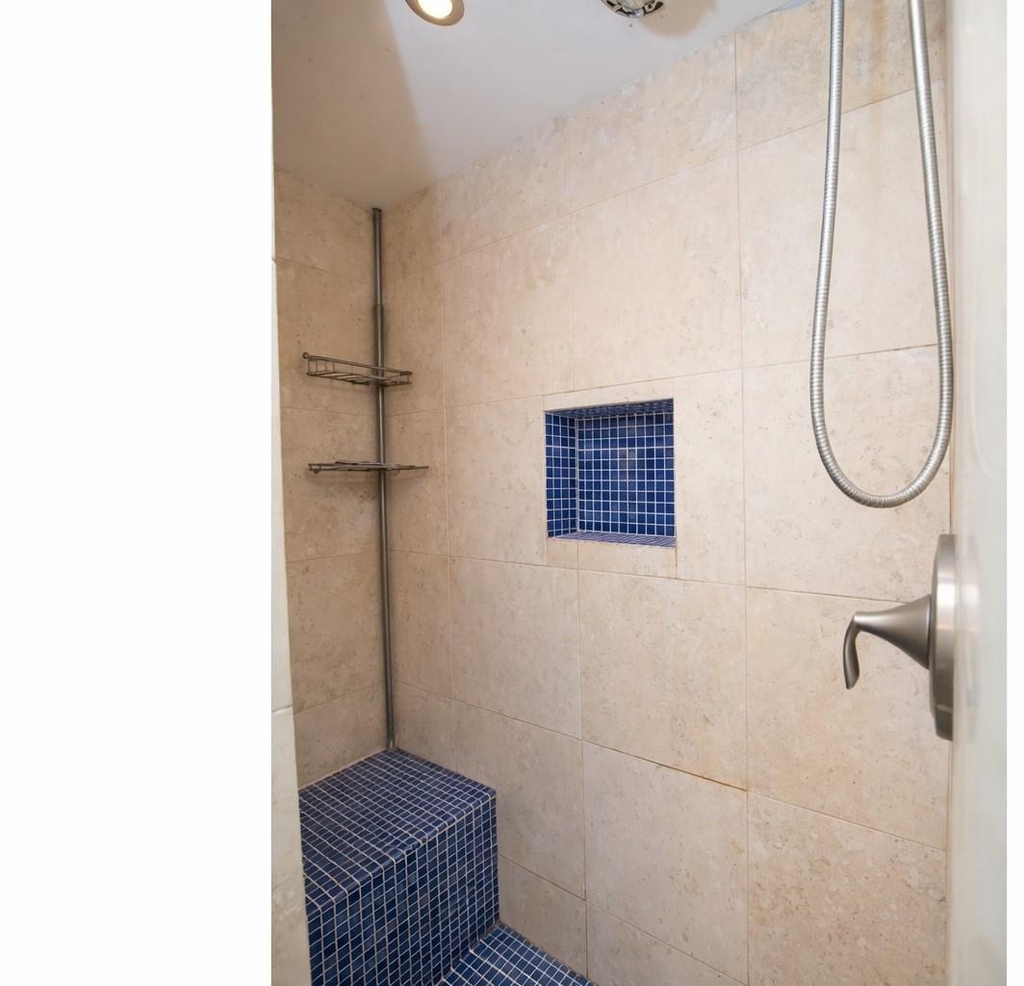 706 W 22nd St - Photo 15