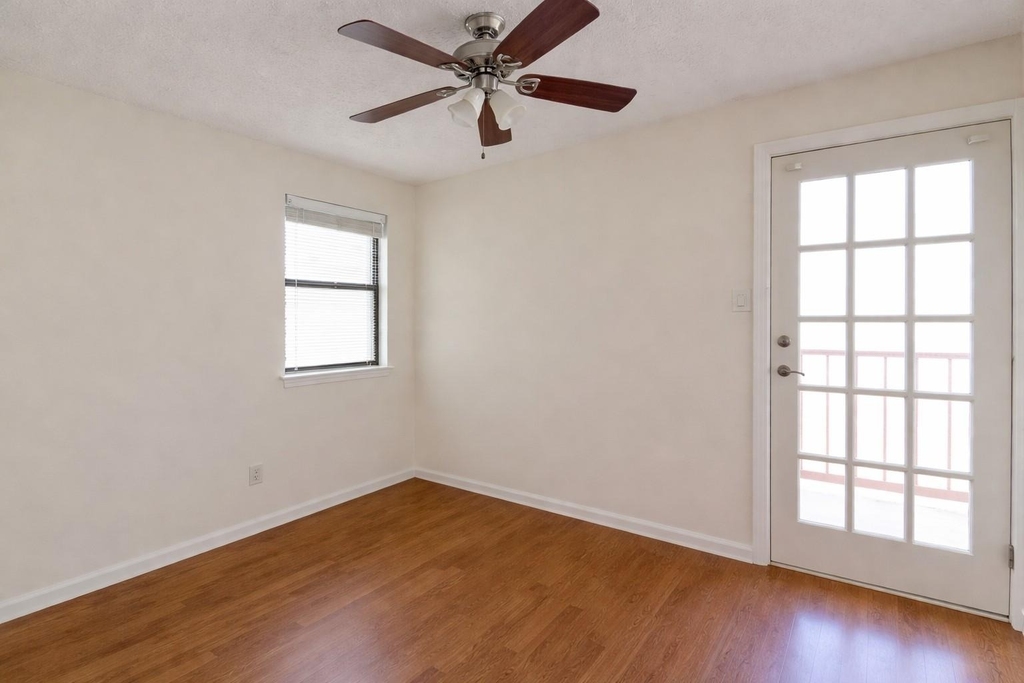 706 W 22nd St - Photo 10