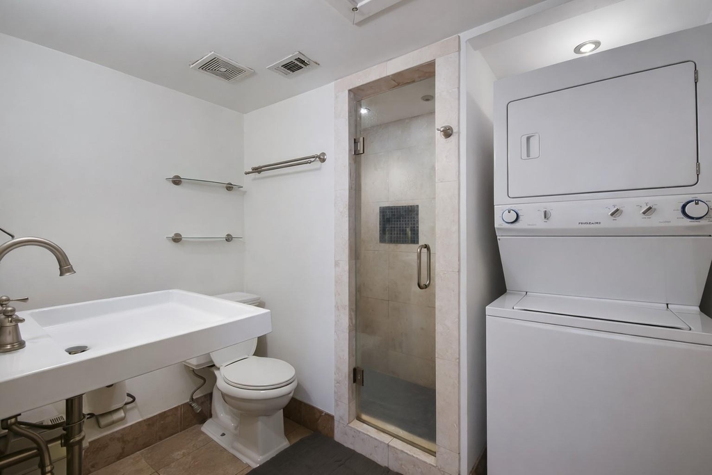 706 W 22nd St - Photo 18