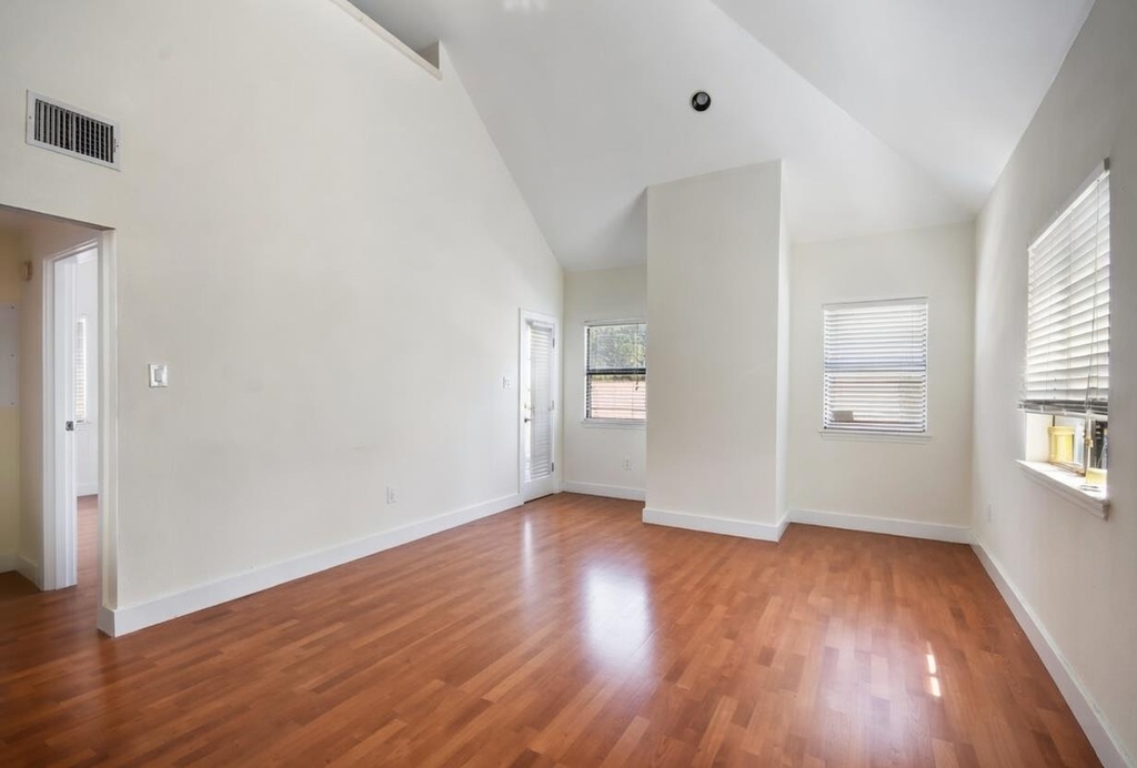706 W 22nd St - Photo 12