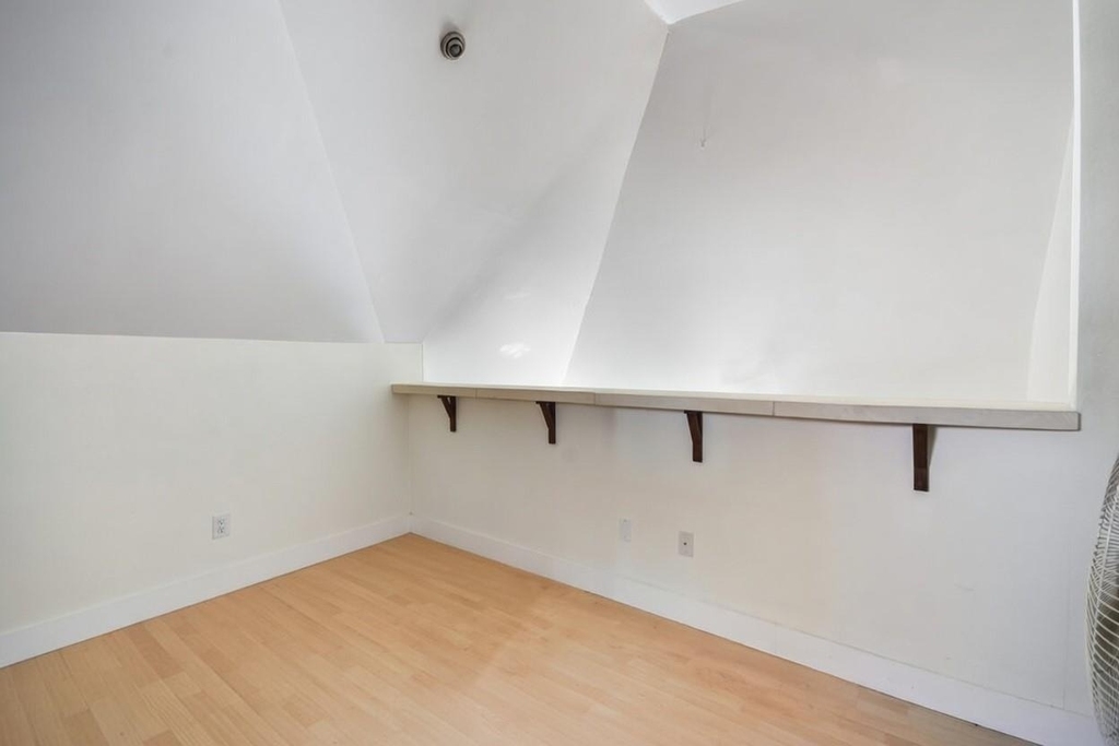 706 W 22nd St - Photo 8