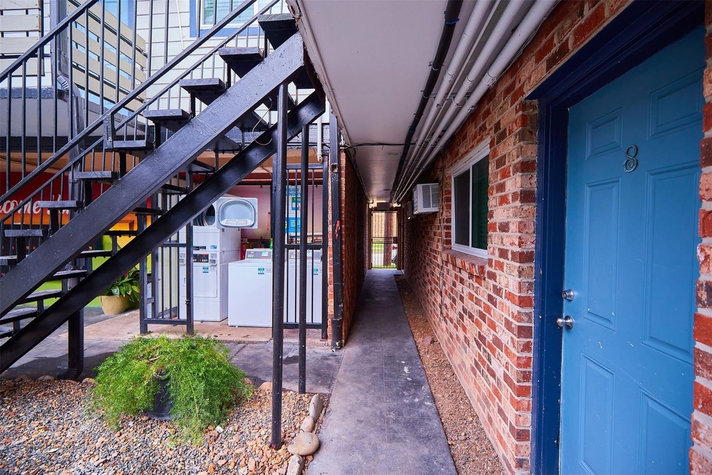 1840 Richmond Avenue - Photo 32