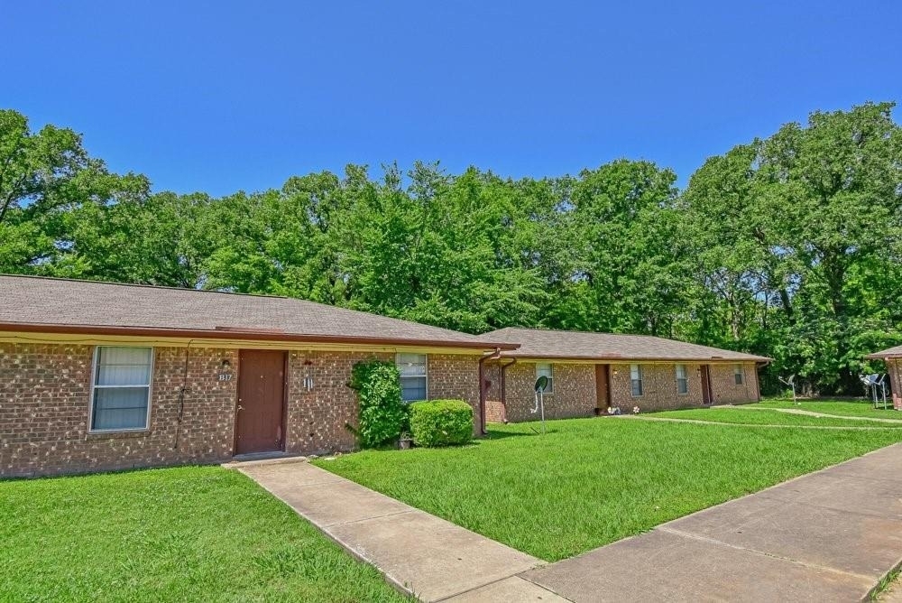 331 N Longview Street - Photo 1