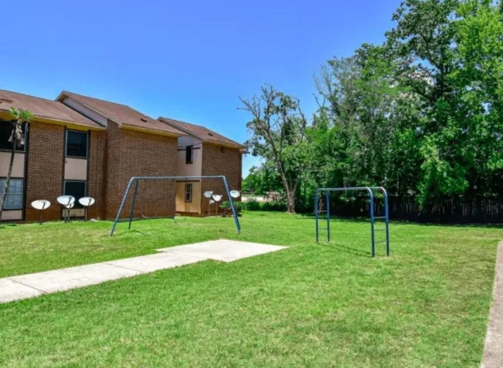 3025 Waller Street - Photo 2