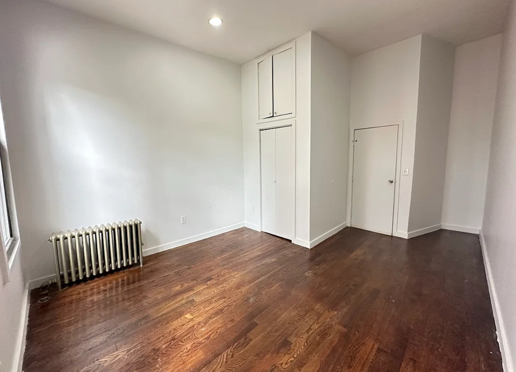 886 Franklin Avenue - Photo 0