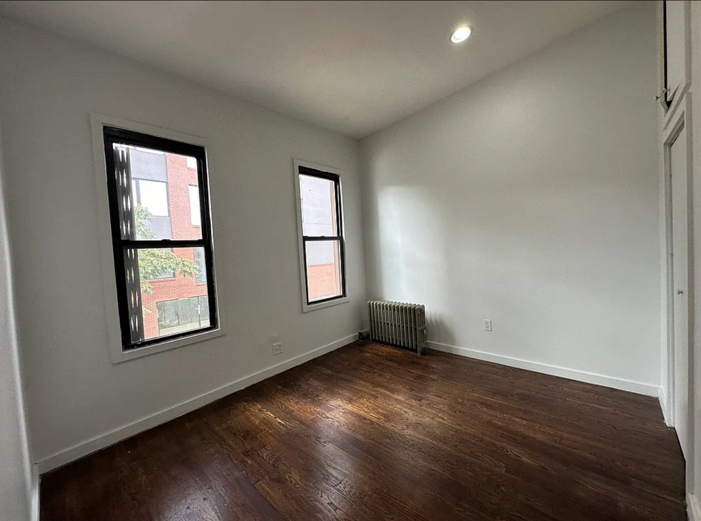 886 Franklin Avenue - Photo 1