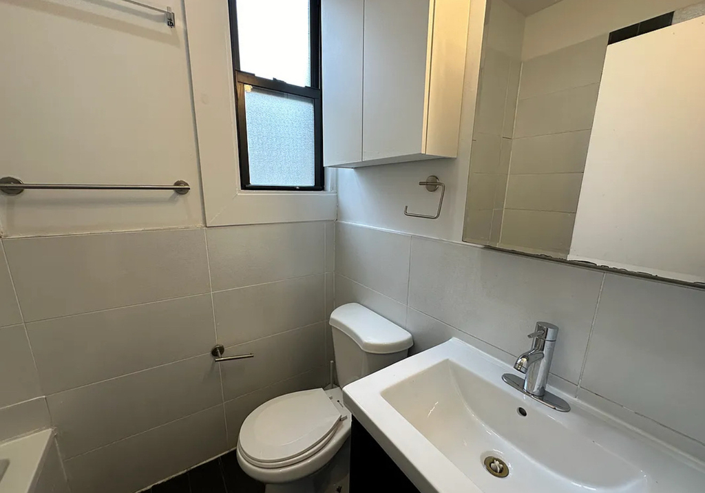 886 Franklin Avenue - Photo 6