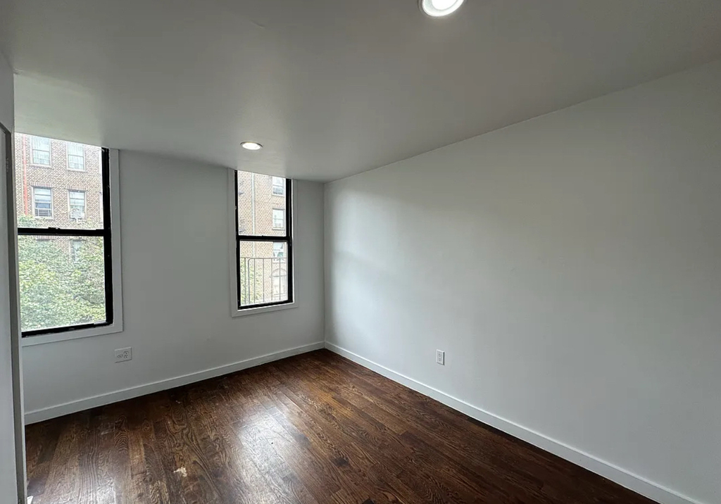 886 Franklin Avenue - Photo 7