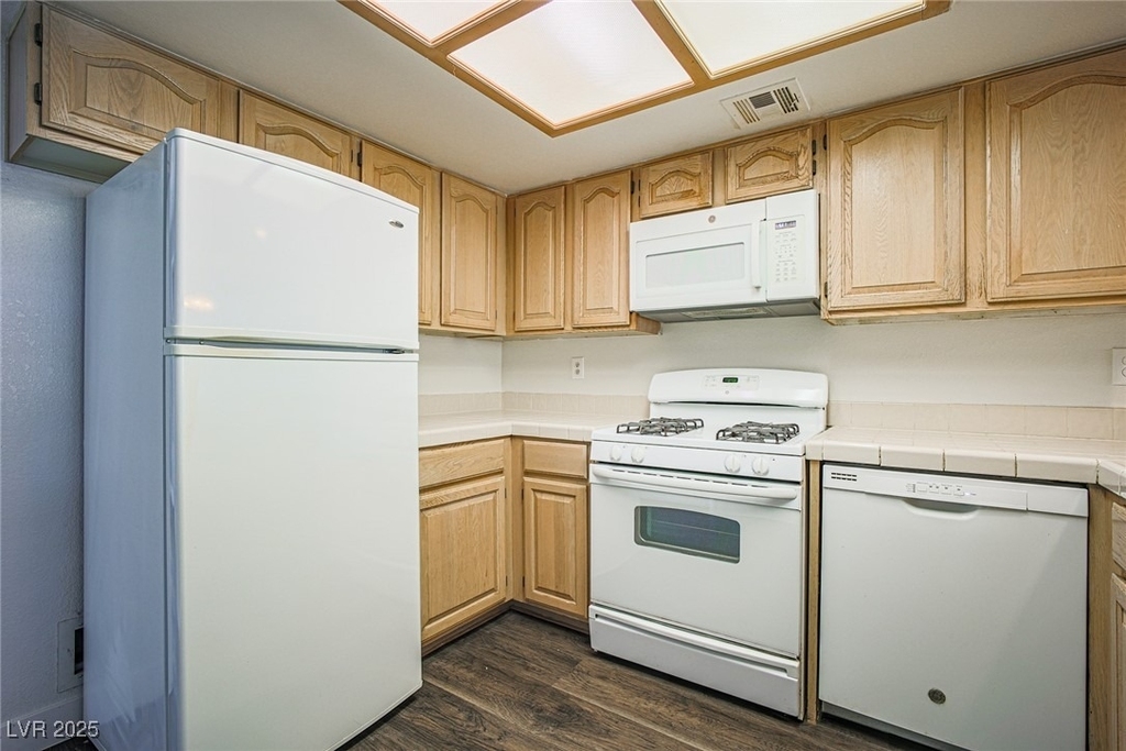 2851 S Valley View Boulevard - Photo 7