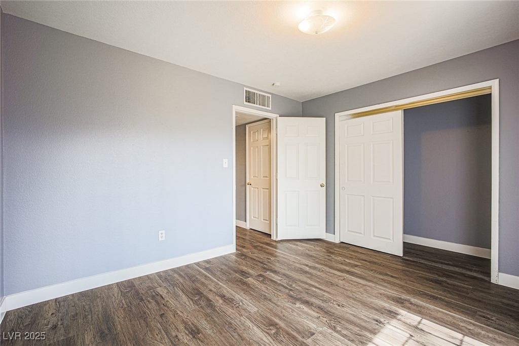 2851 S Valley View Boulevard - Photo 10