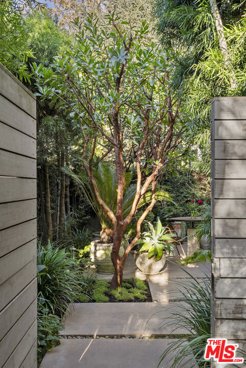634 Milwood Avenue - Photo 1