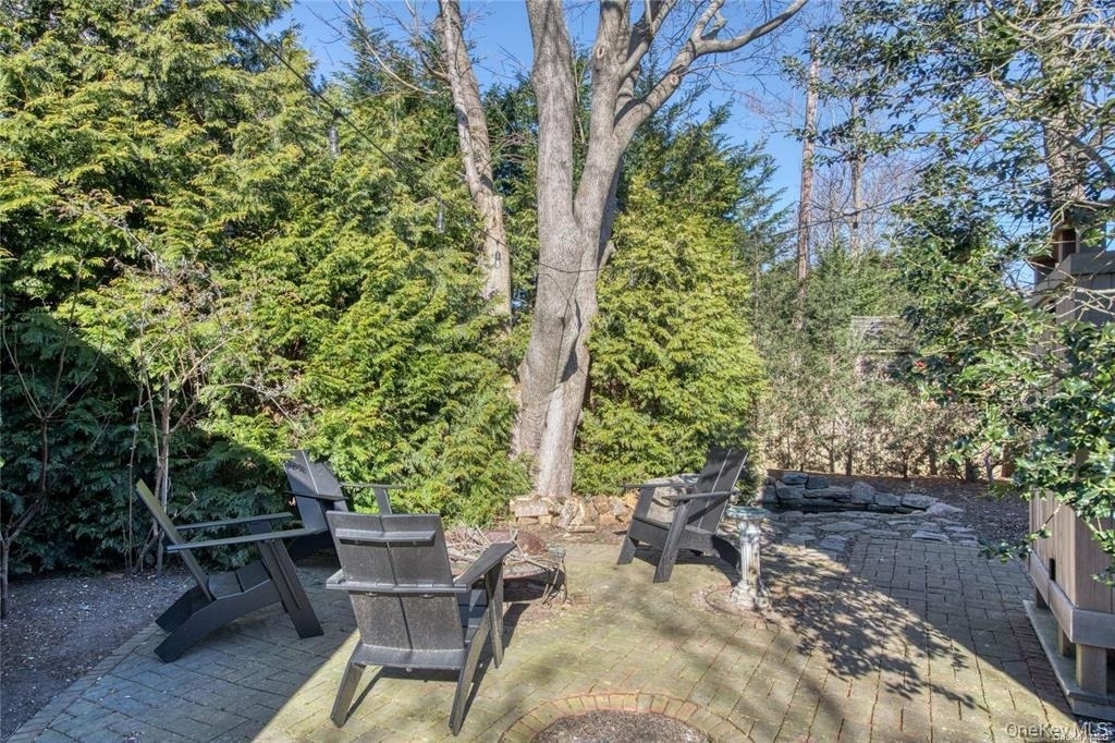 1800 Village Lane - Photo 1