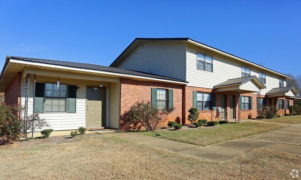 103 Pecan Ln - Photo 0