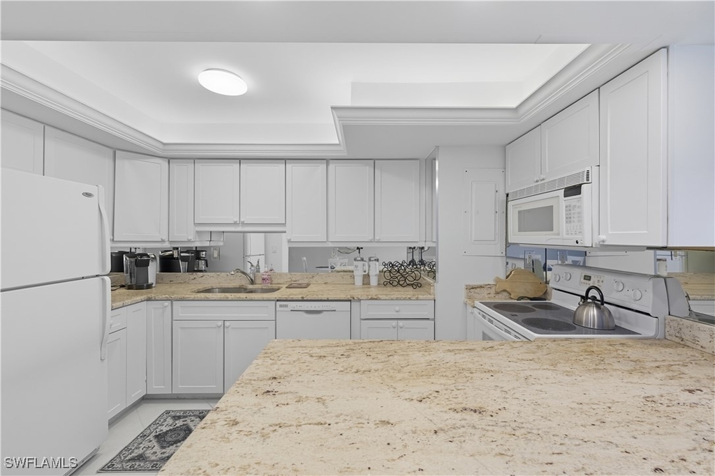 3443 Gulf Shore Boulevard N - Photo 6