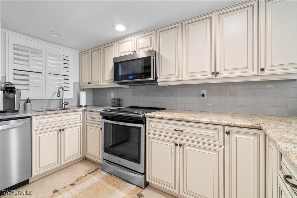 271 Southbay Drive - Photo 3