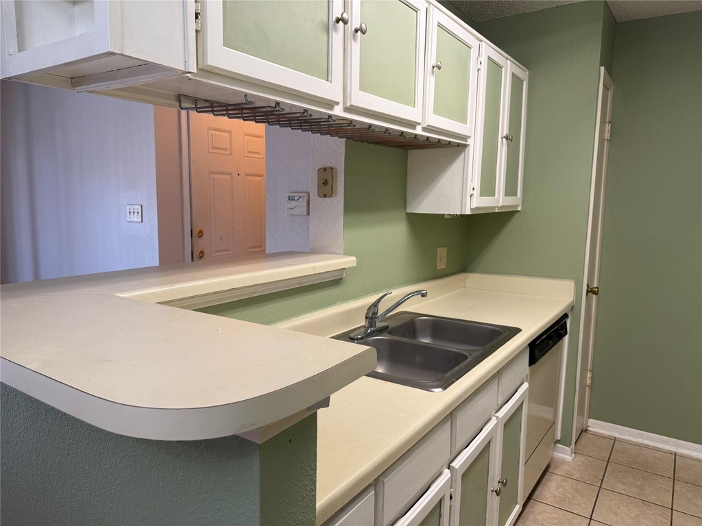 2121 Hepburn Street - Photo 9