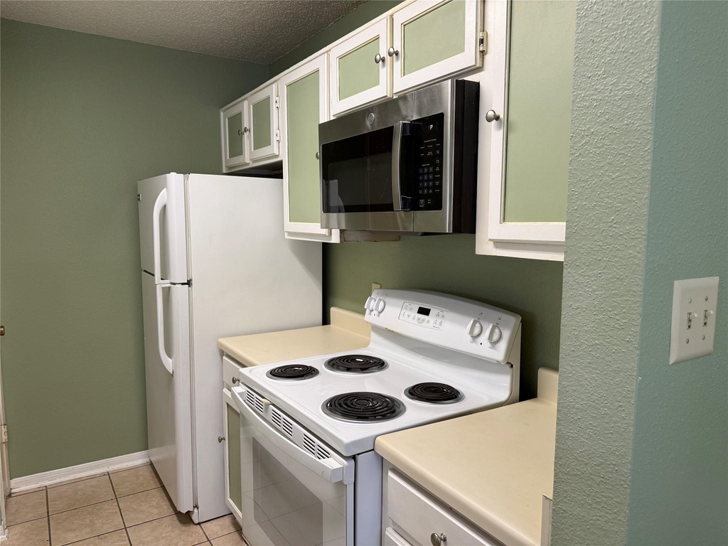 2121 Hepburn Street - Photo 10