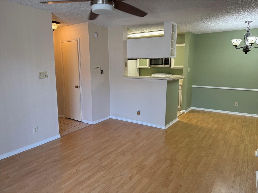 2121 Hepburn Street - Photo 2