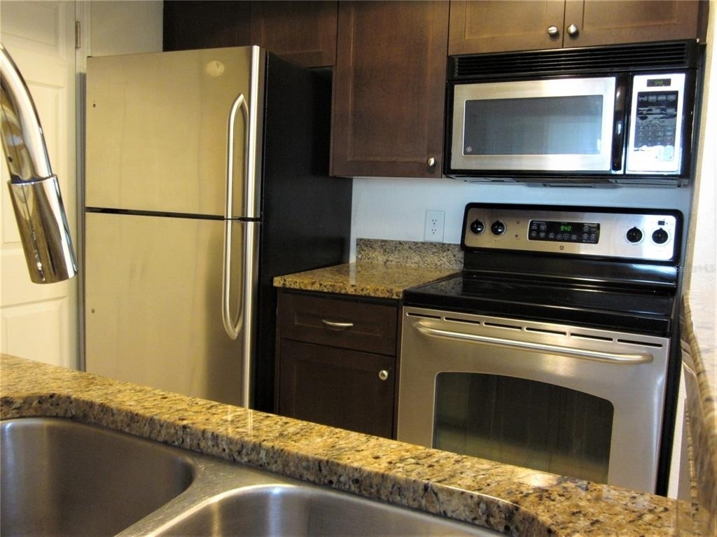 10200 Gandy Boulevard N - Photo 6