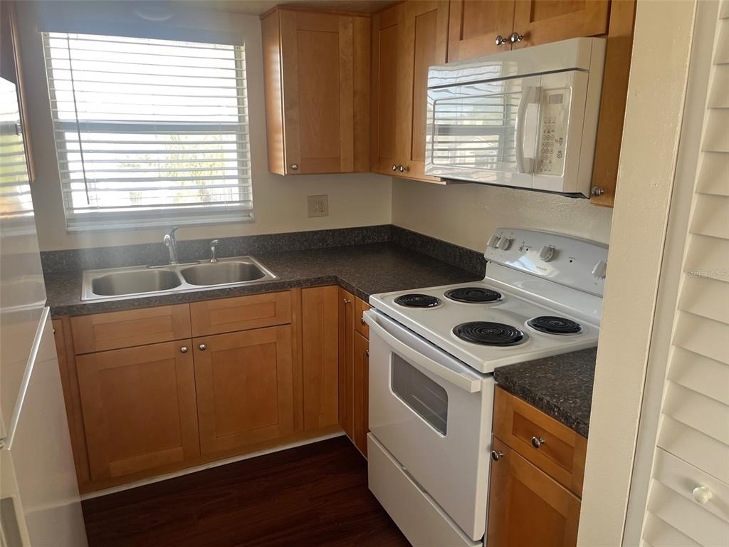 105 11th Avenue - Photo 5