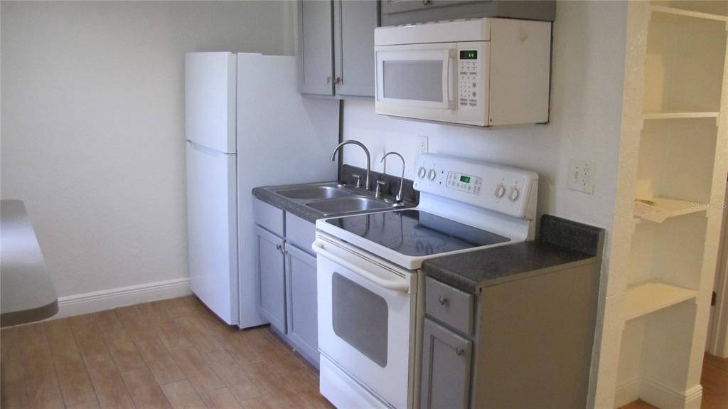 109 E Gladys Street - Photo 3