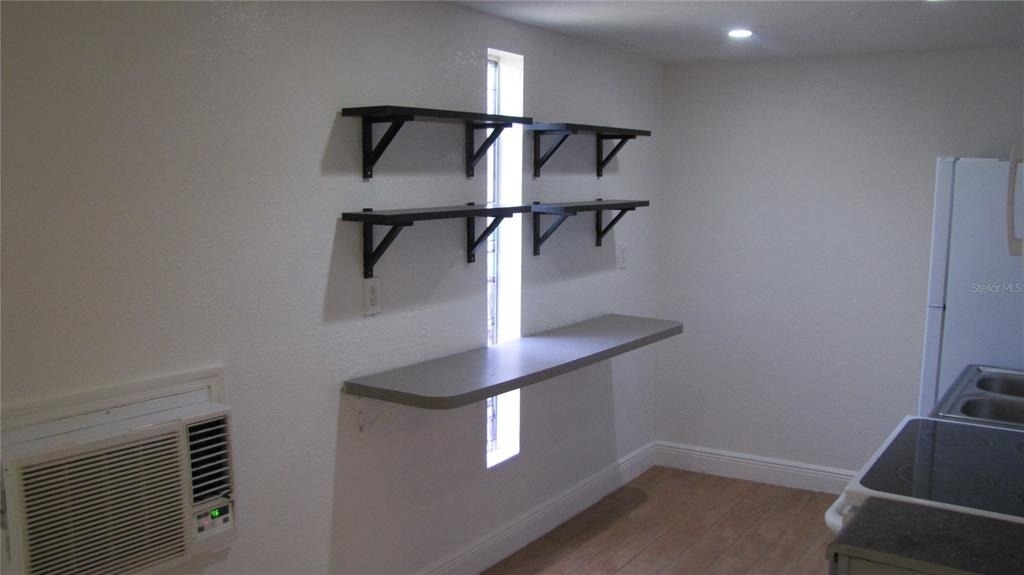 109 E Gladys Street - Photo 5