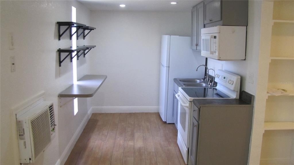109 E Gladys Street - Photo 4