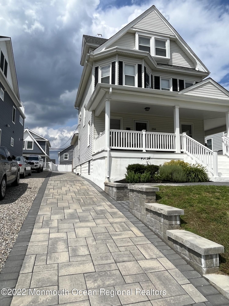 204 4th Avenue - Photo 1