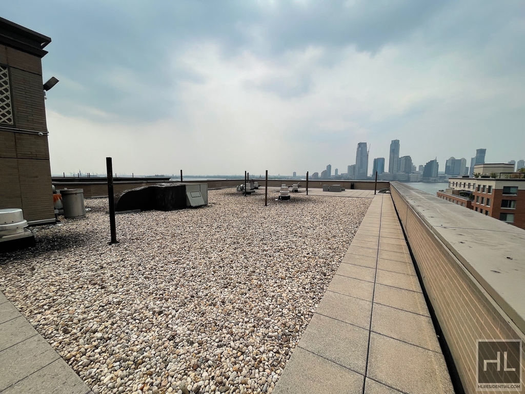 Battery Place - Photo 18