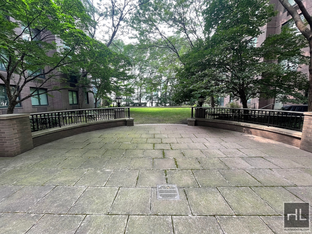 Battery Place - Photo 19