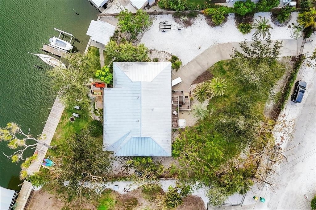 140 Damfino Street - Photo 2