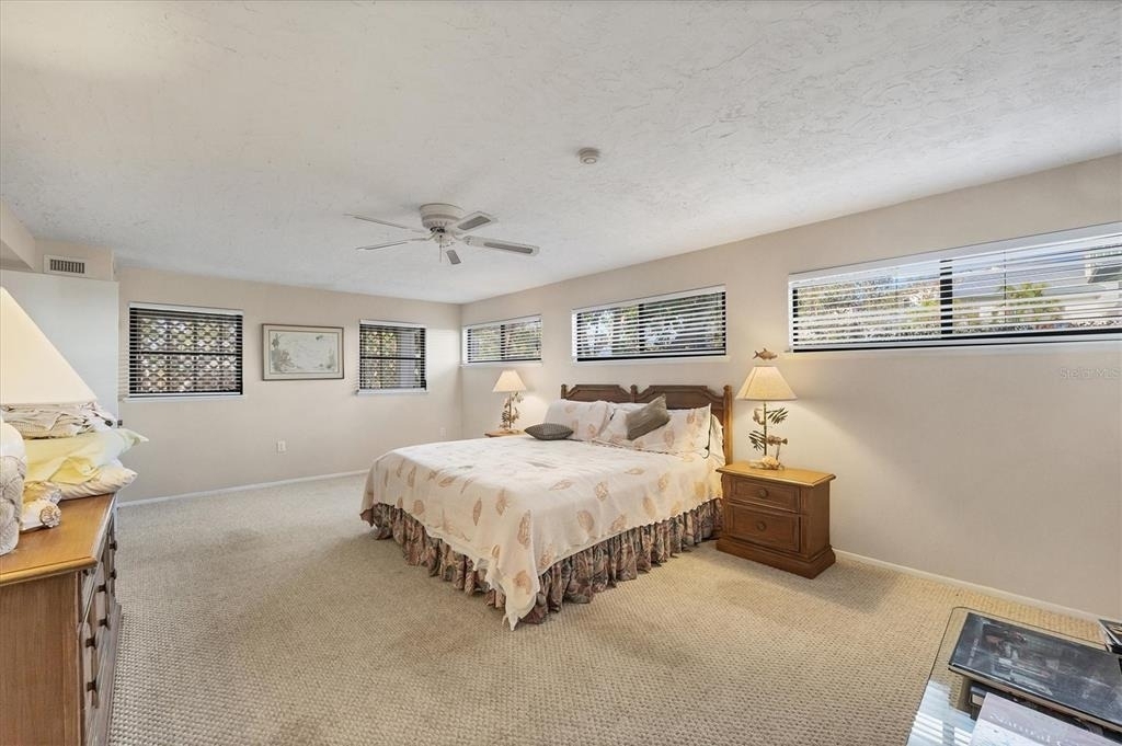 140 Damfino Street - Photo 29