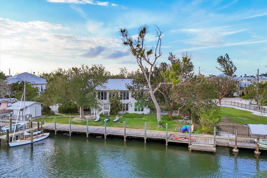 140 Damfino Street - Photo 40