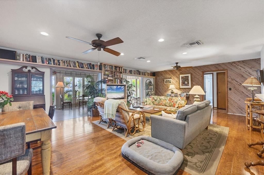 140 Damfino Street - Photo 12