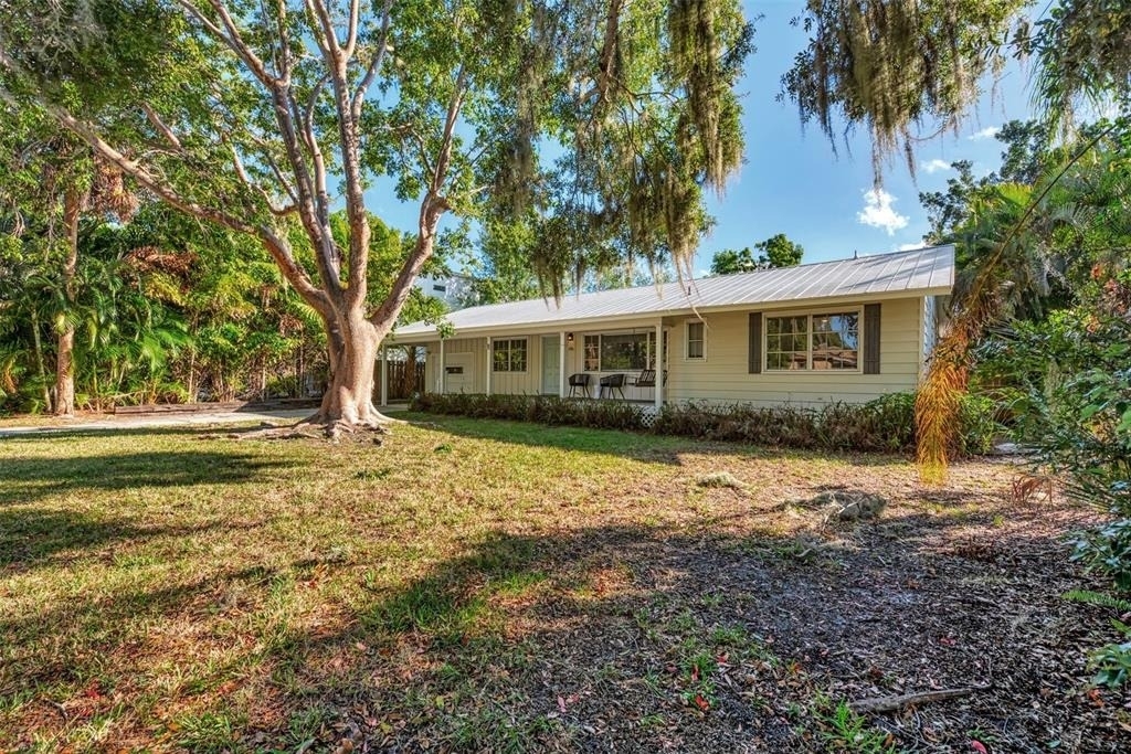1726 Floyd Street - Photo 2