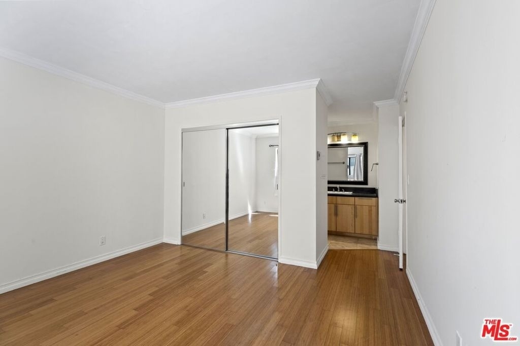 1033 6th Street - Photo 4