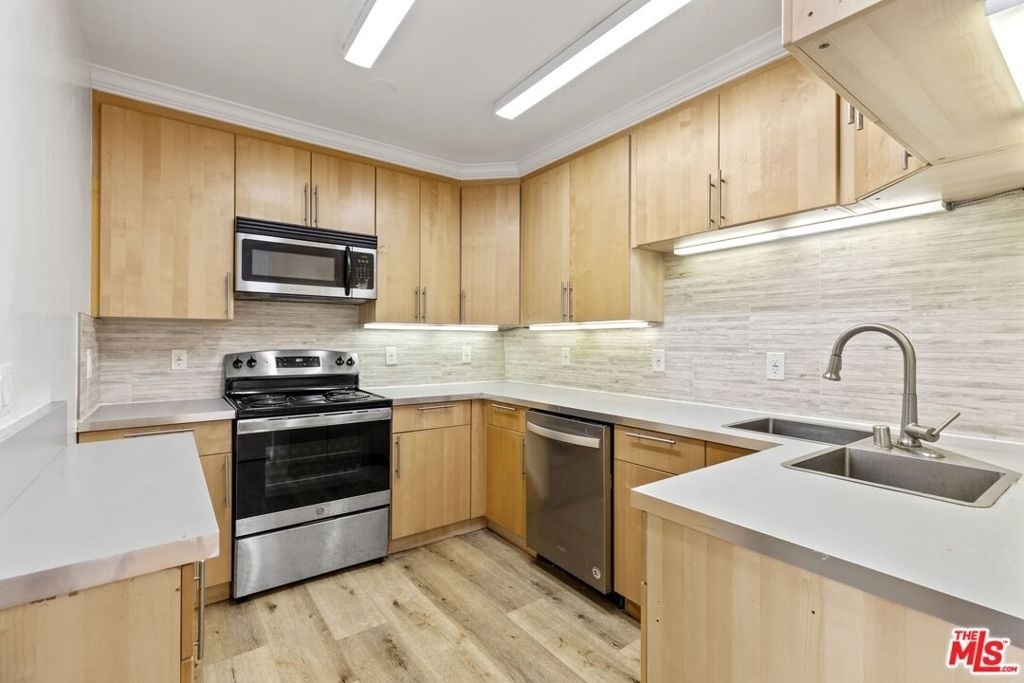 1033 6th Street - Photo 1