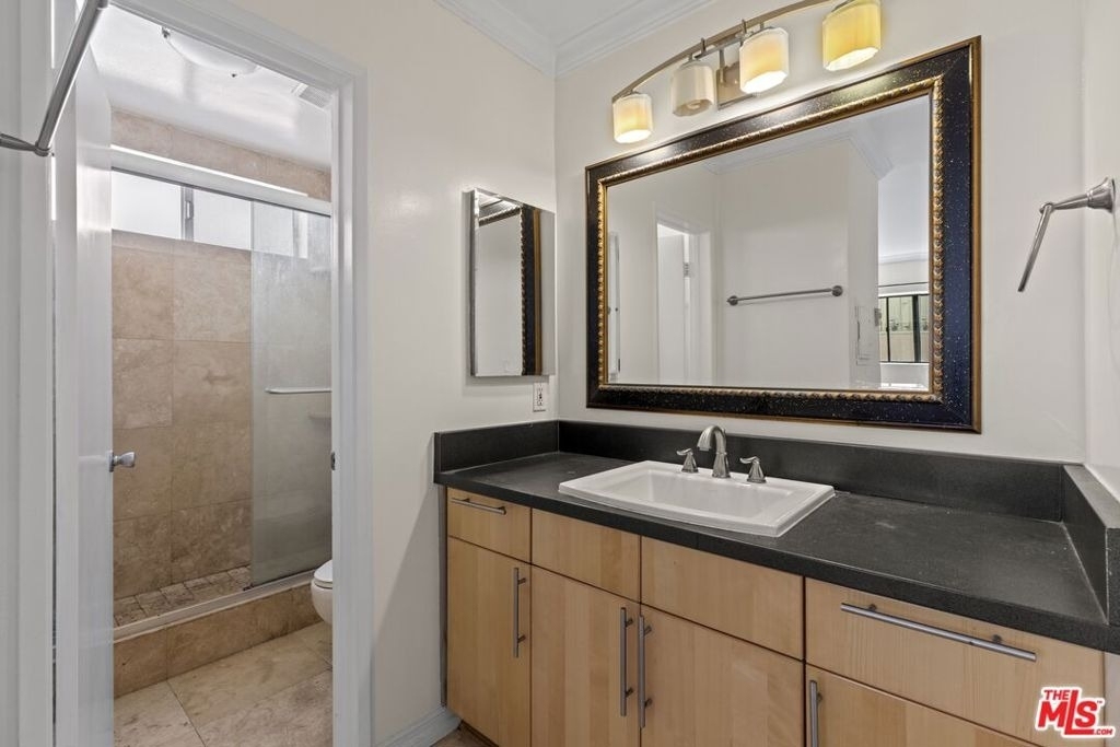 1033 6th Street - Photo 5