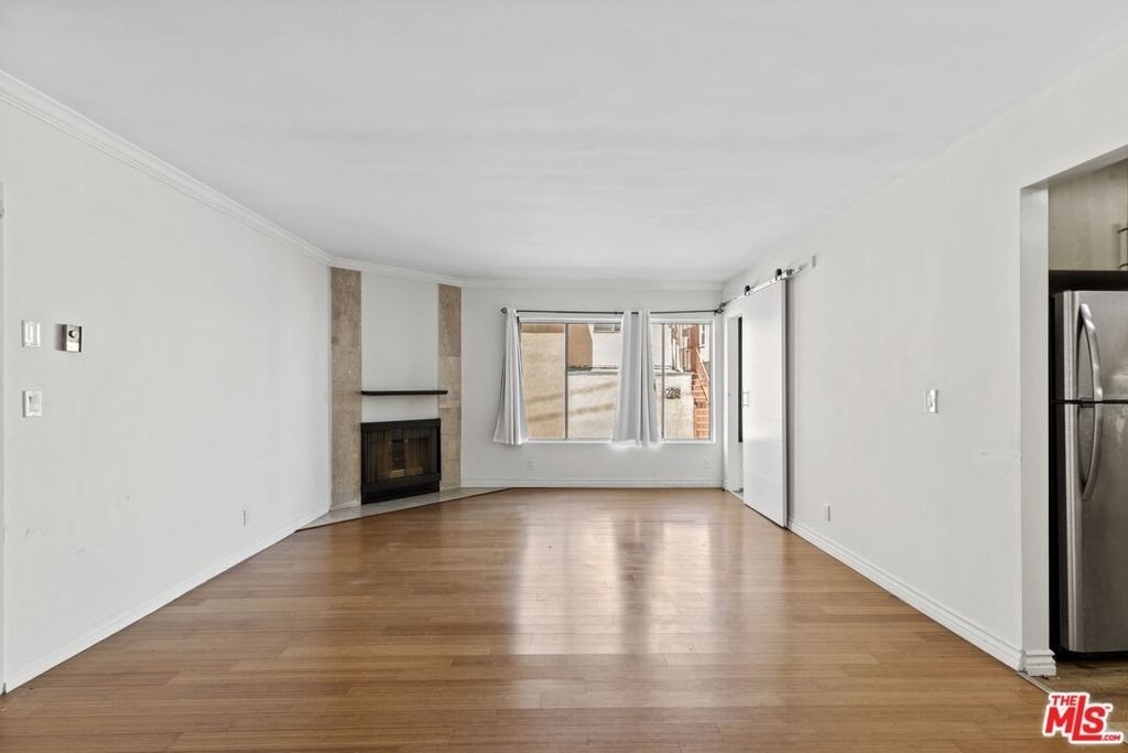 1033 6th Street - Photo 2