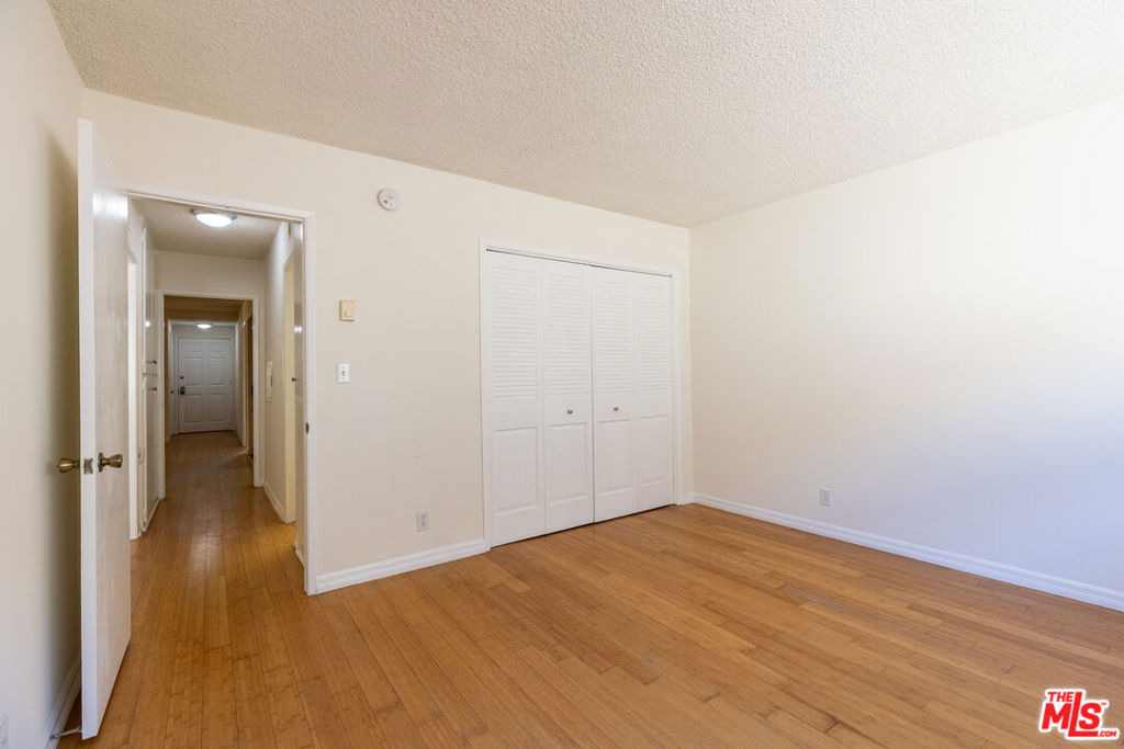 1033 6th Street - Photo 4