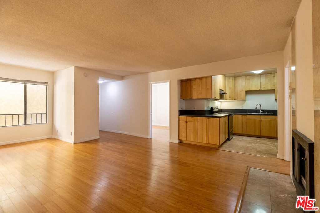 1033 6th Street - Photo 2