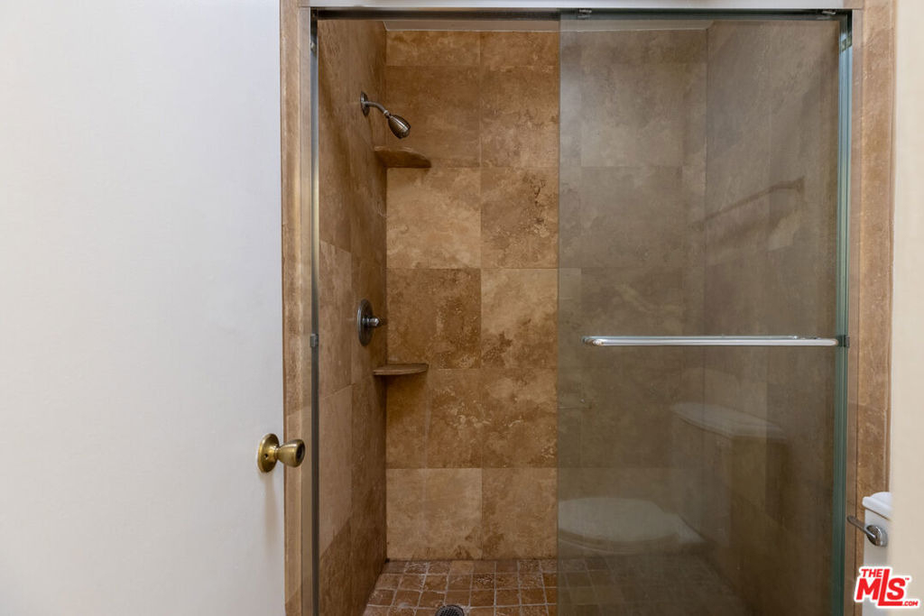 1033 6th Street - Photo 6