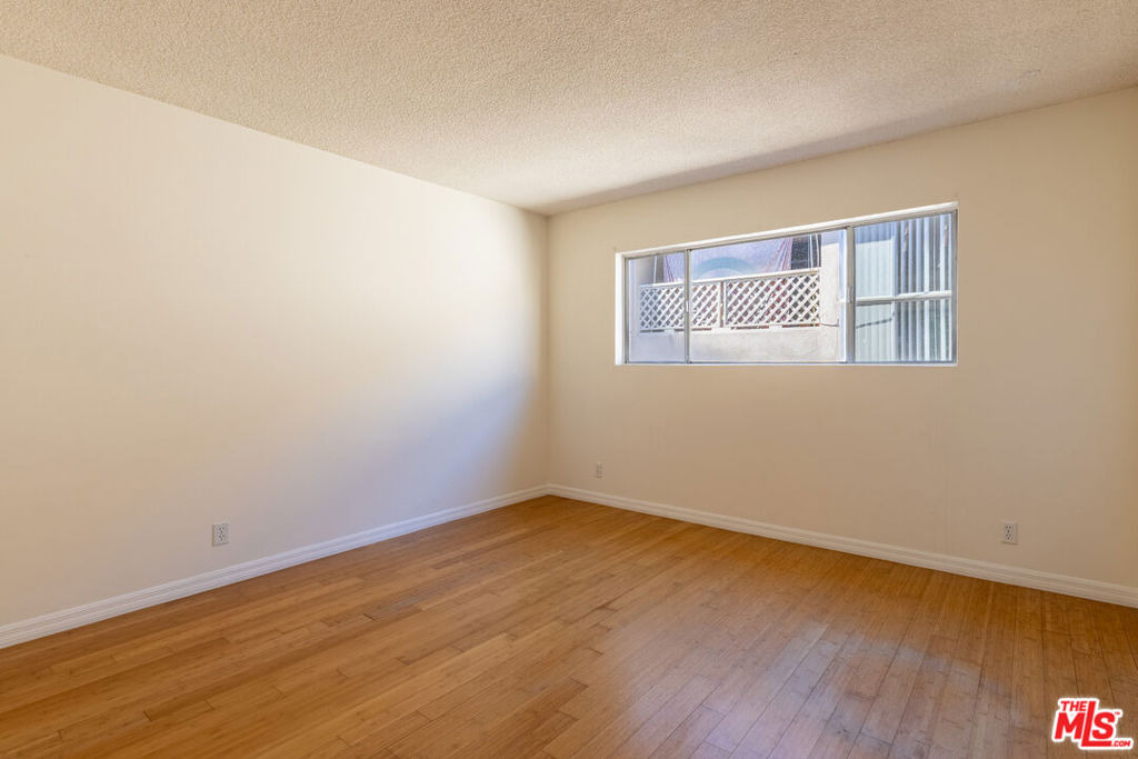 1033 6th Street - Photo 5