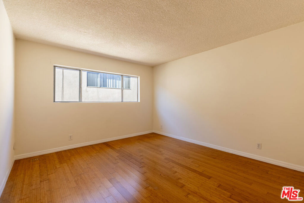 1033 6th Street - Photo 9