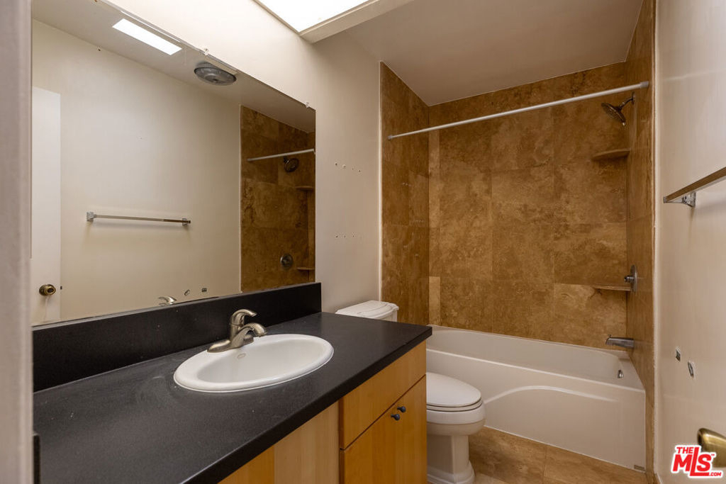 1033 6th Street - Photo 3