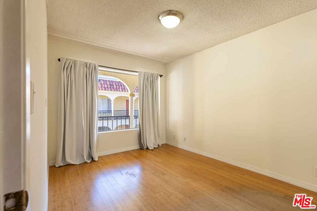 1033 6th Street - Photo 12