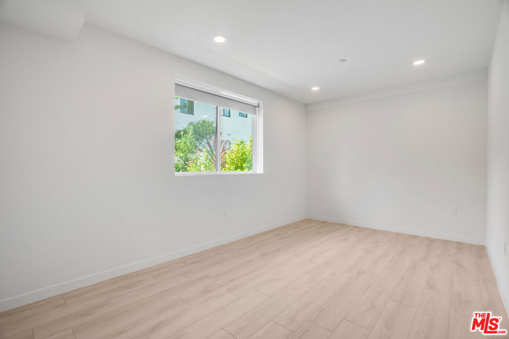 1021 S Shenandoah Street - Photo 4